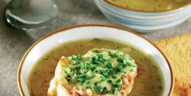 Fransız soğan çorbası nasıl yapılır? Duymamazlık yapmayın: sadece bir damlası bile el emeğine değecek tarihi çorba!