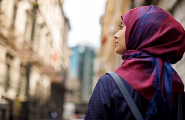 Fransızlardan insanlık dışı uygulama! Müslüman kadınlara bakın ne yapıyorlar