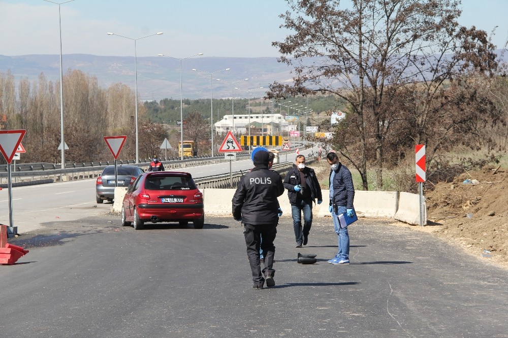 Freni arızalanan pikap kontrol noktasındaki sağlık görevlisine çarptı 