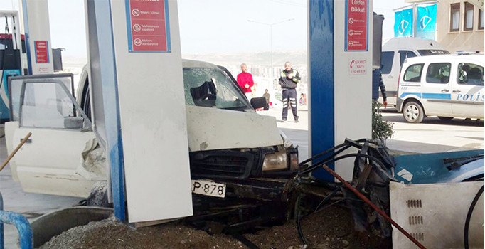 Freni boşalan araç petrol istasyonuna girdi: 6 yaralı