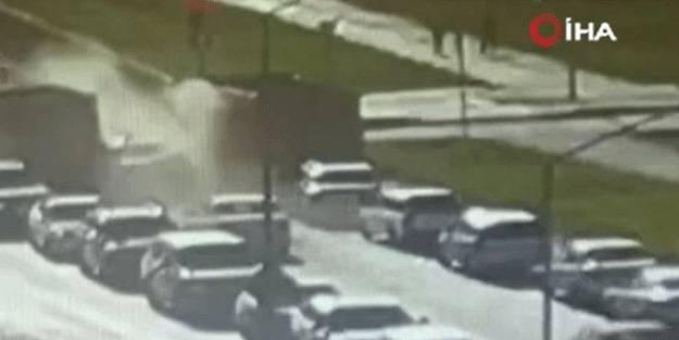 Freni boşalan kamyon dehşet saçtı!