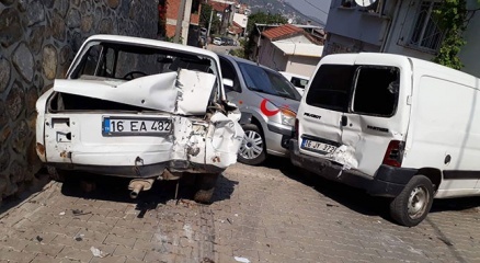 Freni patlayan iş makinesi dehşet saçtı