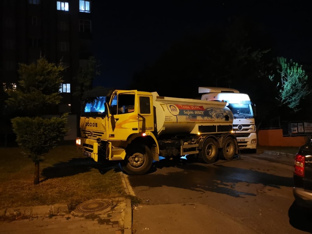 Freni patlayan su tankerinden atlayan sürücü hayatını kaybetti 