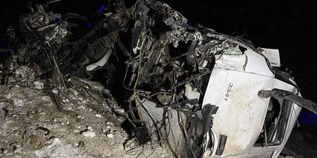 Freni patlayan TIR dehşet saçtı