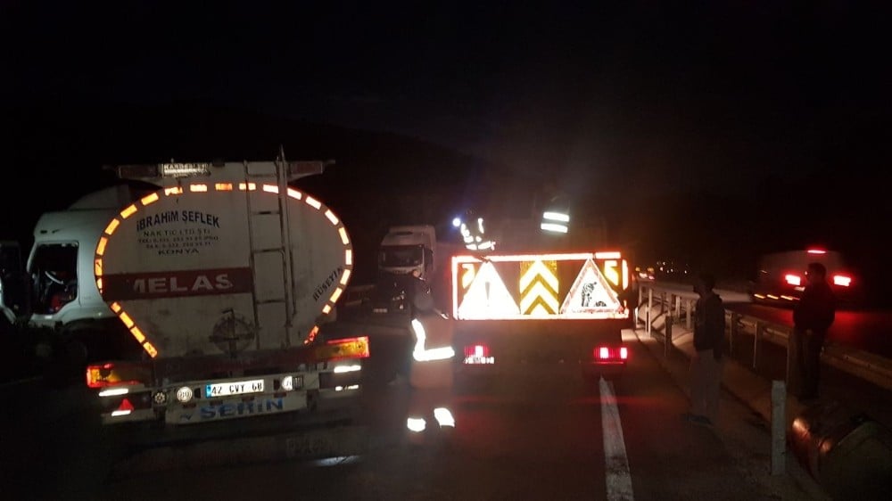 Freni patlayan TIR karşı şeride geçti 