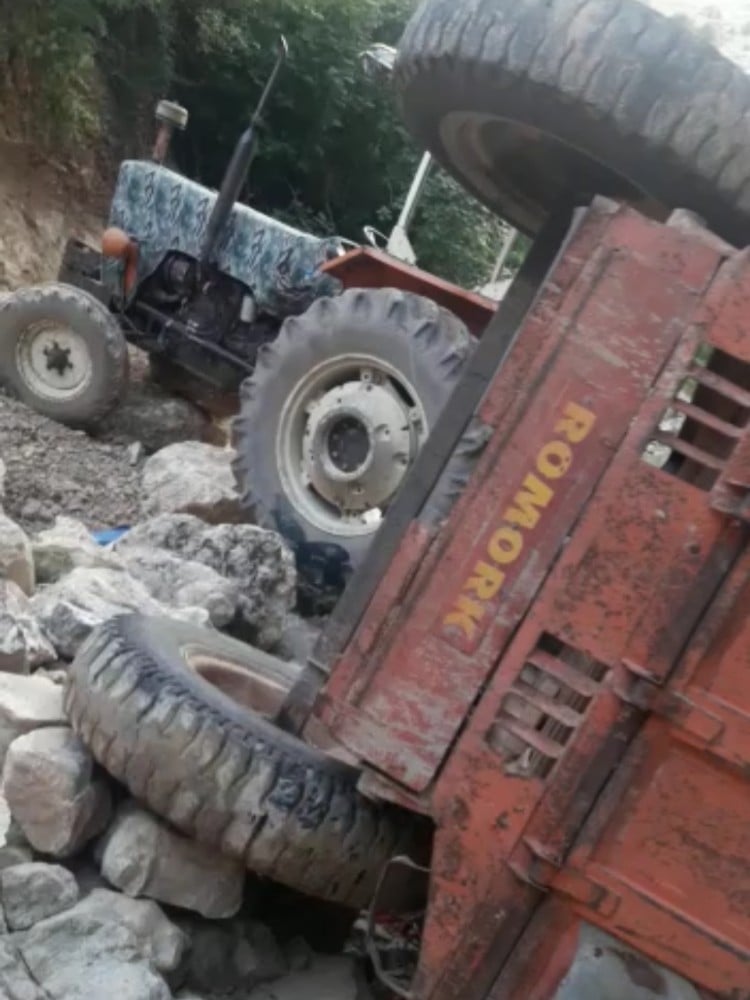Freni patlayan traktör dereye yuvarlandı: 1 ölü, 3 yaralı 