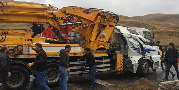 Freni patlayan vinç trafiği felç etti