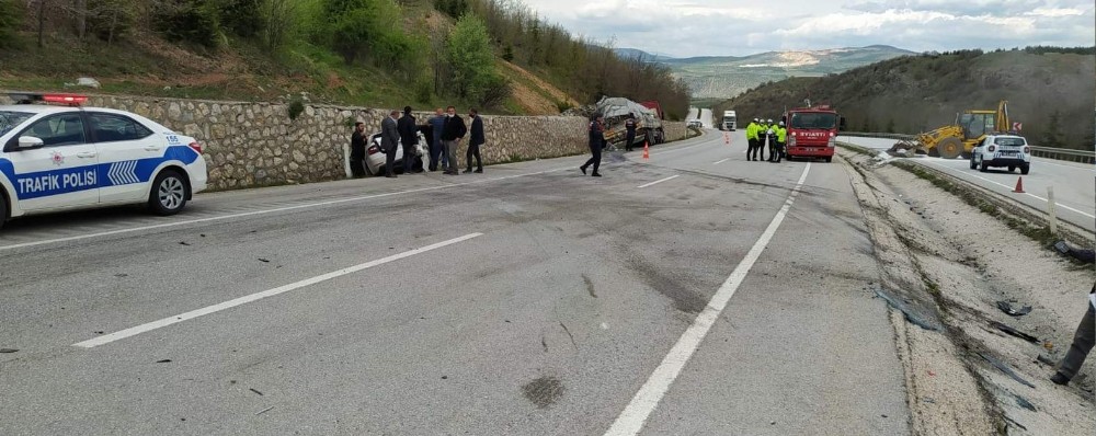 Frenleri patlayan tırın sürücüsü ustalığı ile faciayı önledi 