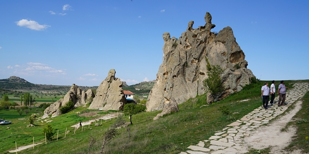 Frig Yolu'nda doğa ve tarihle iç içe yolculuk