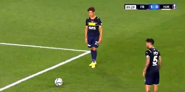 Frikik sonrası buluştular!