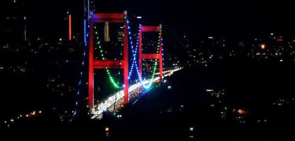 FSM Köprüsü Karabağ Zaferi için ışıklandırıldı!