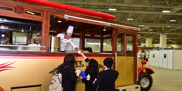 Fuarda ilk kez görücüye çıktı