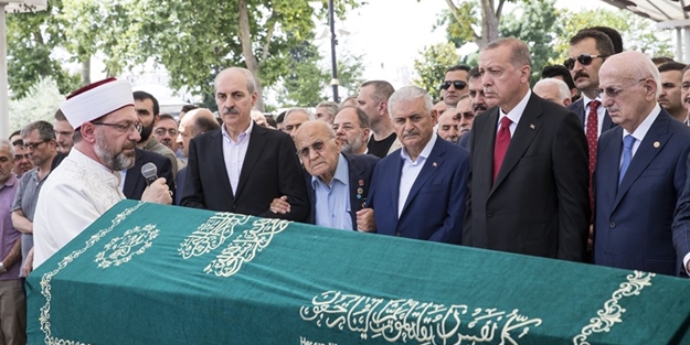 Fuat Hoca dualarla uğurlandı