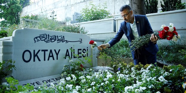 Fuat Oktay, annesinin kabrini ziyaret etti