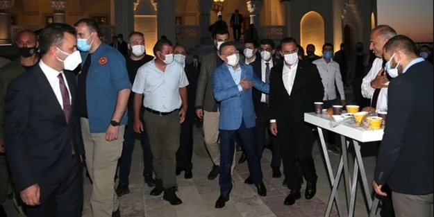 Fuat Oktay KKTC'de gençlerle sabah namazında bir araya geldi