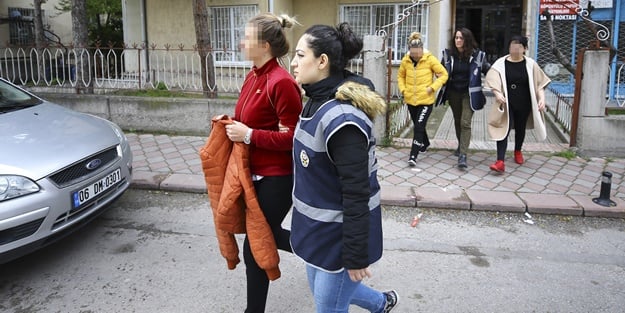 Fuhuş çetesinin lideri cezaevinde de rahat durmadı!