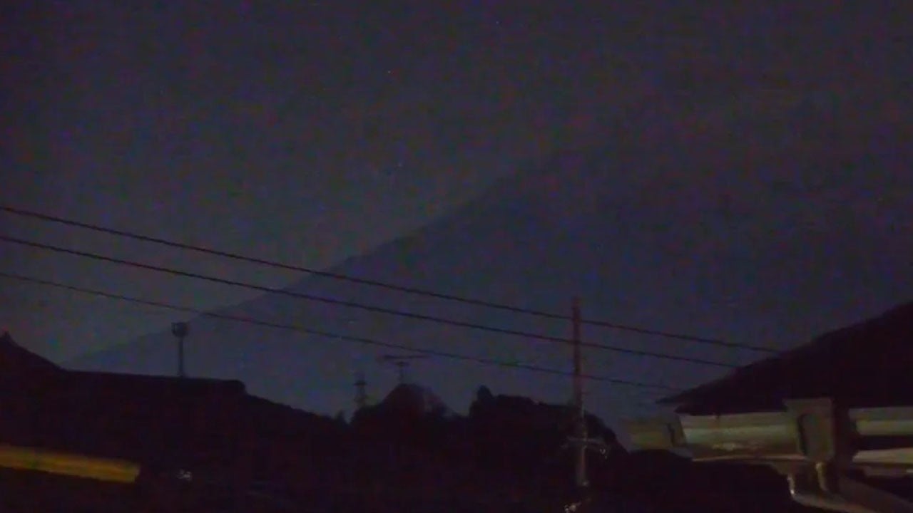 Fuji Dağı semalarında unutulmaz an! Meteor geçişi böyle kaydedildi