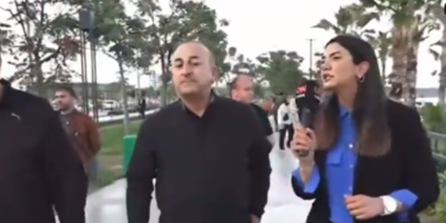 Fulya Öztürk'e canlı yayında gelen talep Bakan Çavuşoğlu'nu şaşırttı! İlginç anlar