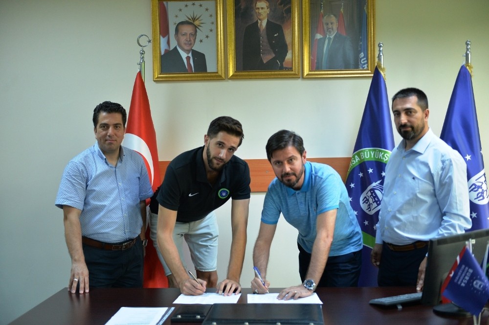 Furkan Dur sözleşme yeniledi 