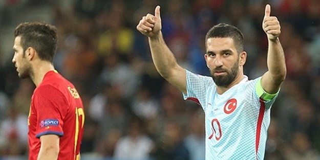 Futbol camiasından Arda Turan'a destek