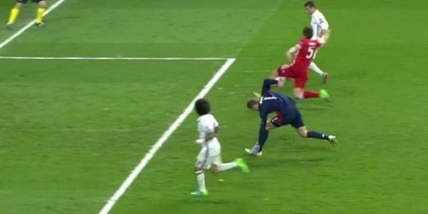 Futbol dünyasını üzen haber: Neuer'in ayağı kırıldı!