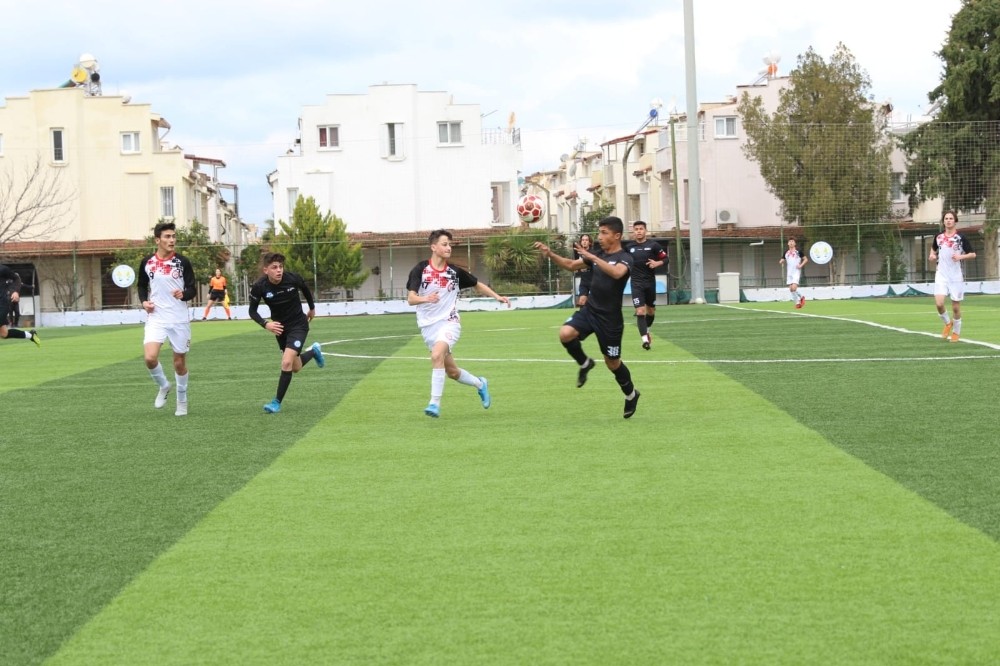 Futbol Grup Maçları Kuşadası’nda tamamlandı 