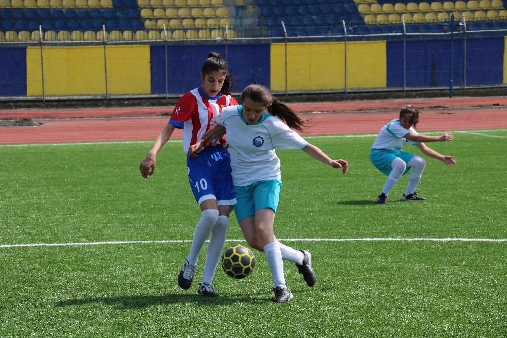 Futbol grup müsabakaları sona erdi 