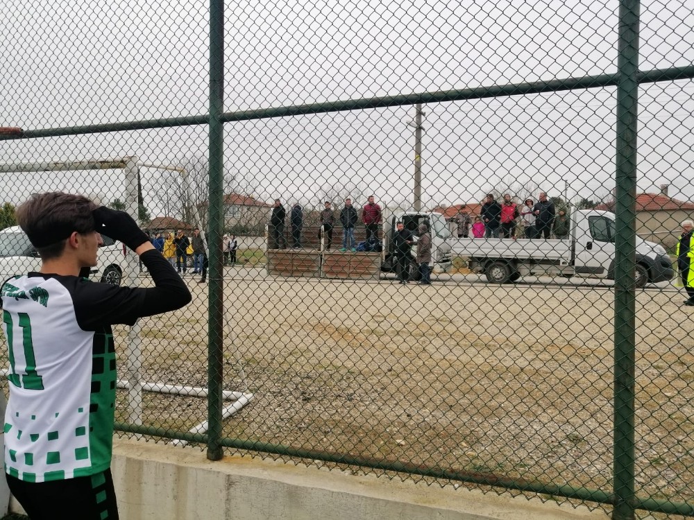 Futbol sevgisi korona virüs dinlemedi 