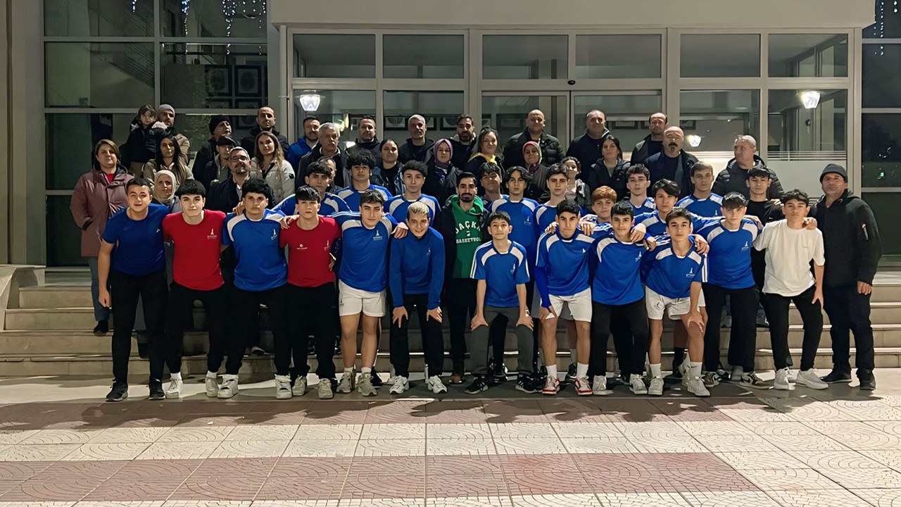 Futbol takımının teknik sorumlusu kapı önüne kondu! CHP’li İzmir’de kıyım sürüyor