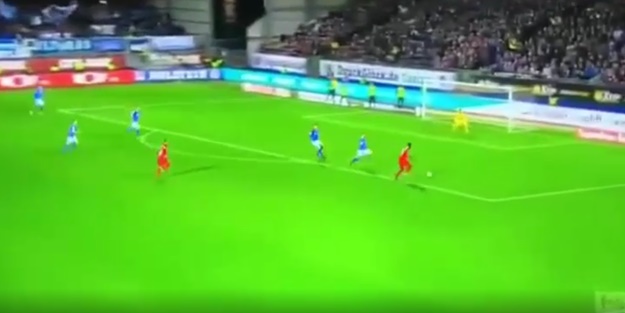 Futbol tarihinde görülmemiş penaltı!