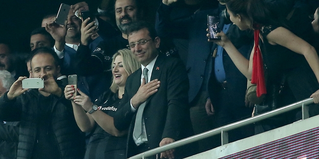 Futbol üzerinden ağır tahrik! İmamoğlu mazbatayı sahada aradı