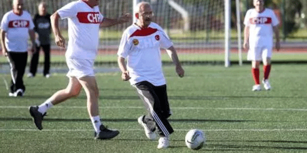 Futbola el atan Kılıçdaroğlu maskara oldu