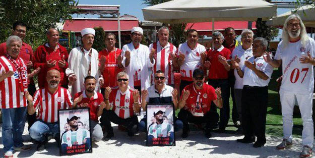 Futbolcu Eto'o'nun cenaze namazını kıldılar!