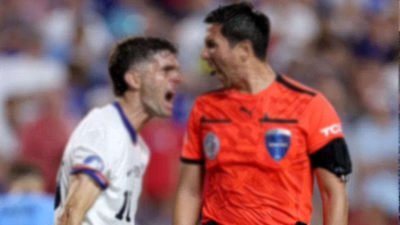 Futbolcu hakemin kızını kaçırdı!