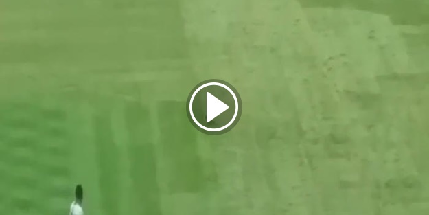 Futbolcu sahada güvercin öldürdü!