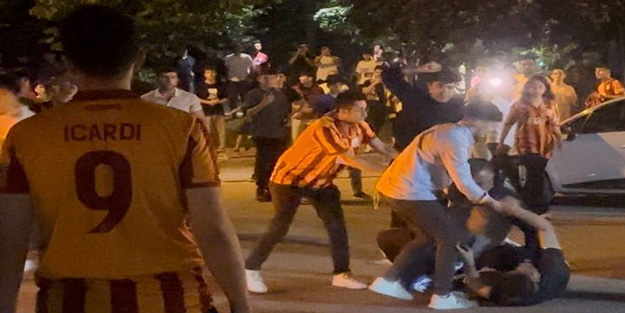 Futbolcular sahada taraftarlar dışarıda! Derbi sonrası Gaziantep'te istenmeyen görüntüler