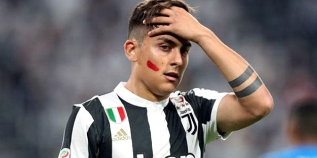 Futbolcular yanaklarına ruj sürerek maça çıktı! Sebebi sonradan belli oldu