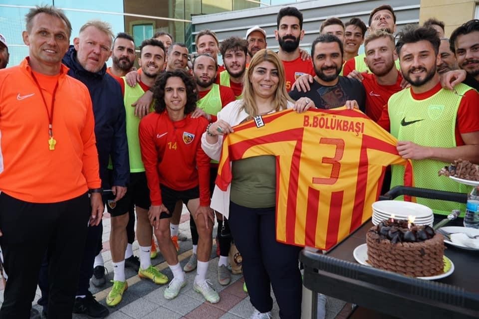 Futbolculardan galibiyet sözü 