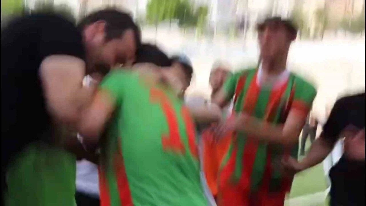 Futbolcuya kafa atan polis memuru hakkında flaş karar