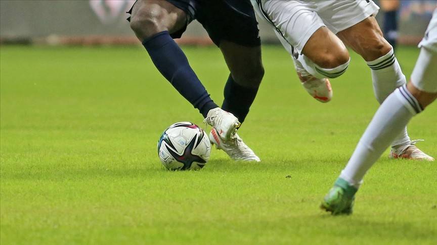 Futbolda ikinci yarının perdesi açılıyor