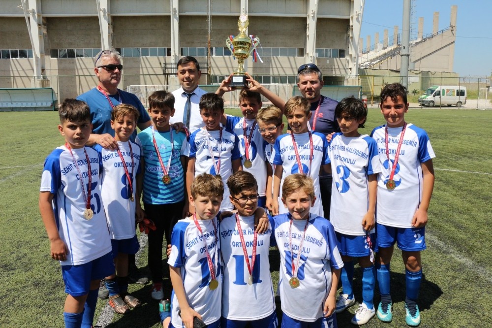 Futbolda şampiyonun adı değişmedi 