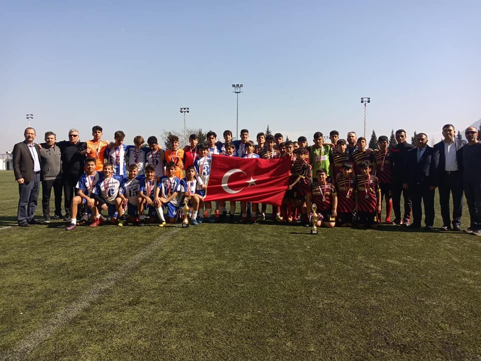 Futbolda şampiyonun adı değişmedi 