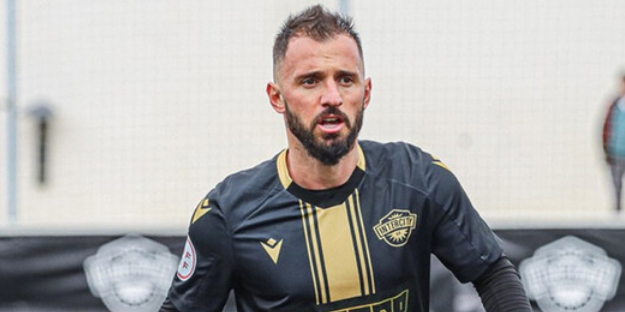 Futbolu bırakıp geri dönmüştü, yine yaptı yapacağını... Bunu da yaptı: Veda edecek, feshetti...