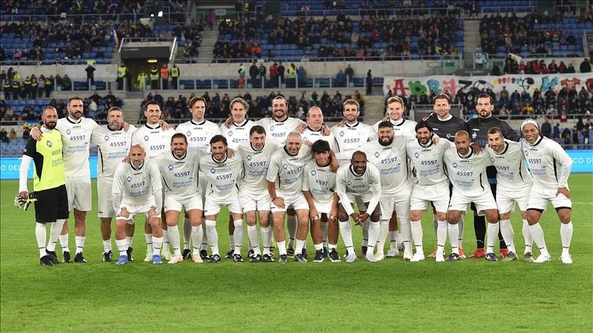 Futbolun yıldızları Roma'daki 'Barış Maçı'nda bir araya geldi