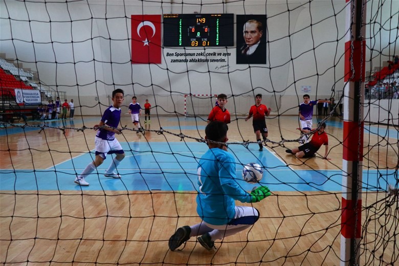 Futsal Yıldız Erkekler müsabakaları başladı 