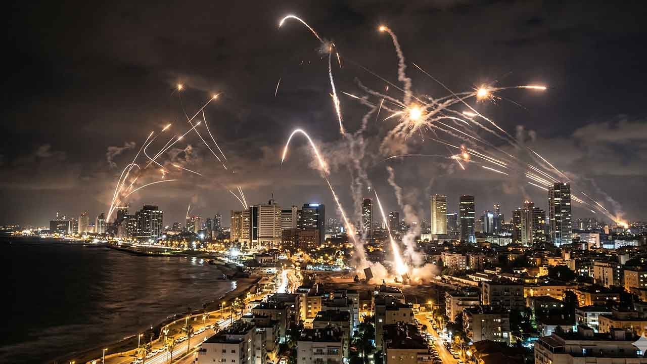 Füzeler Tel Aviv semalarında! Demir Kubbe artık görevini yapamıyor