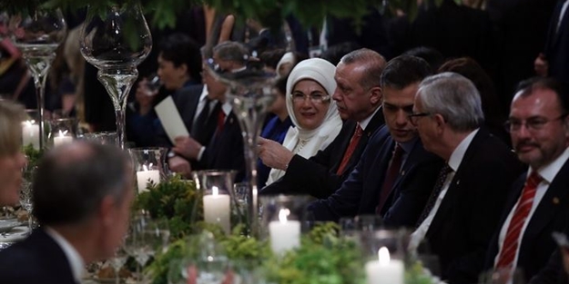 G20 yemeğinde Reis-i Cumhur Erdoğan için özel garson vardı