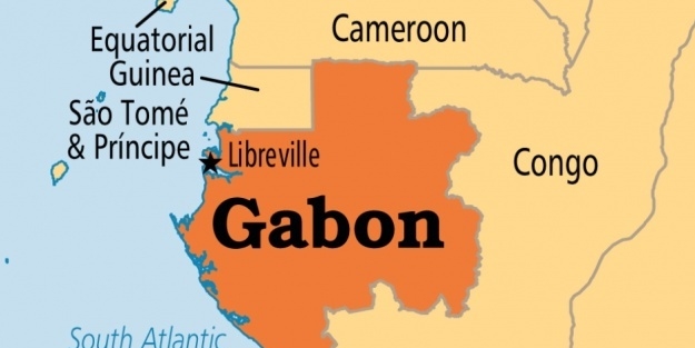 Parlamento binasını ateşe verdi