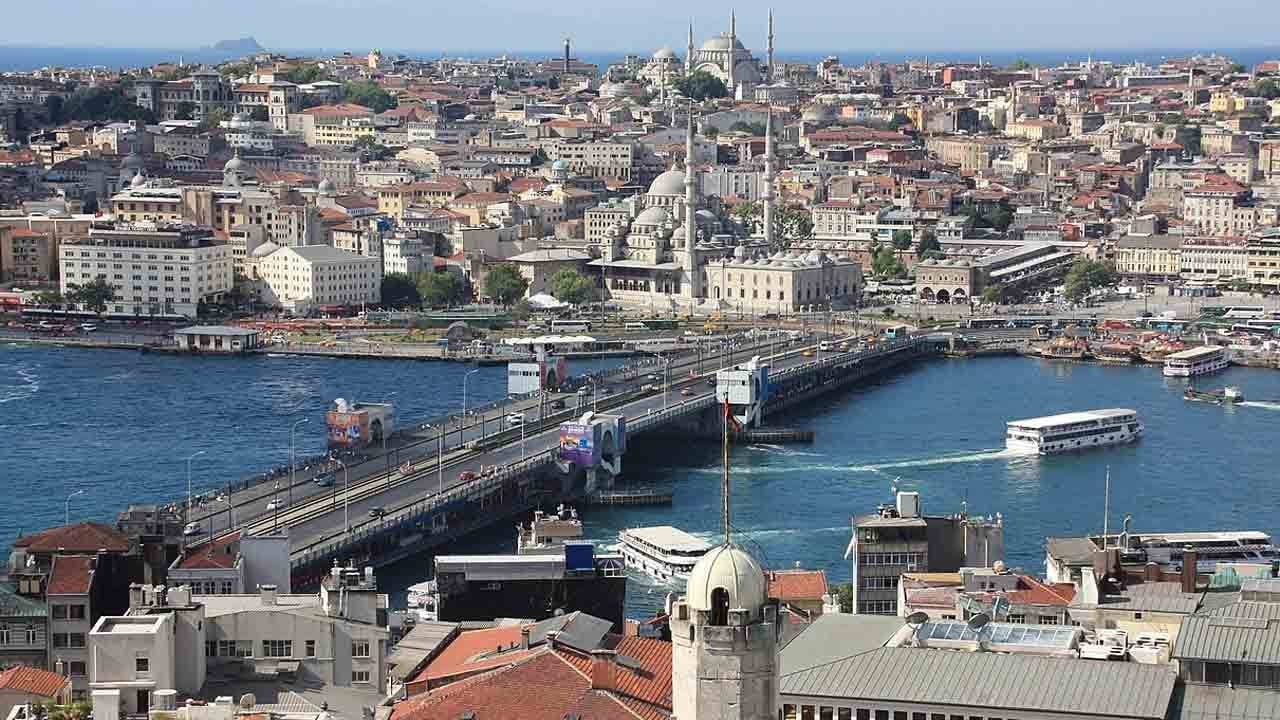 Galata Köprüsü'nde bakım mesaisi: 3 saat trafiğe kapalı olacak