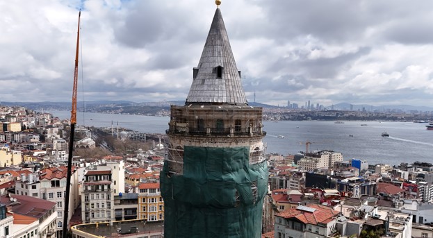 Galata Kulesi fileyle sarıldı!